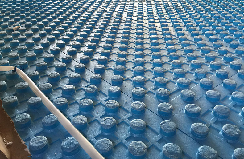 Blue Foam positioning board was used in this architecturally designed home with white Pex B Hydronic pipe. There were 2 Immergas Boilers, one for the downstairs In Slab (screed) installation and the other for the upstairs panels as the home was very large. Green paint indicates the construction joins within the slab and the kitchen bend and cabinets.